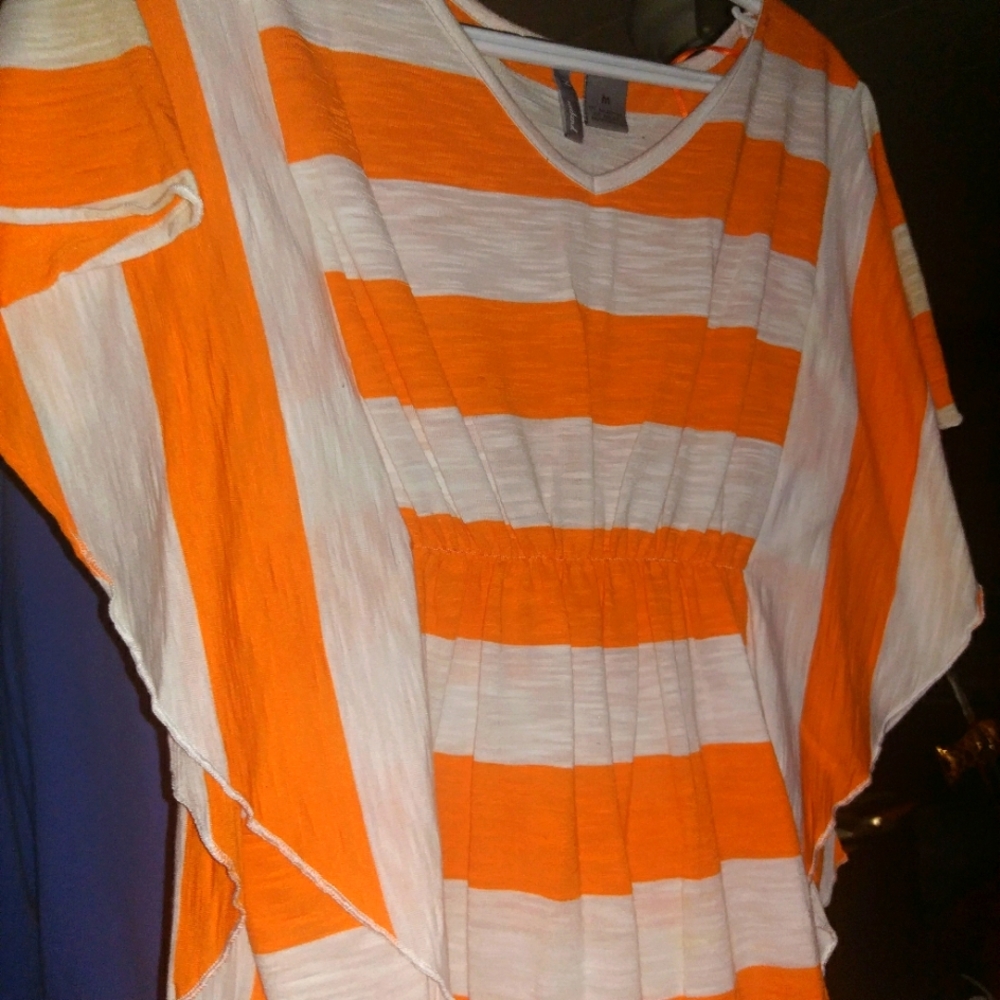 Cute top orange and white